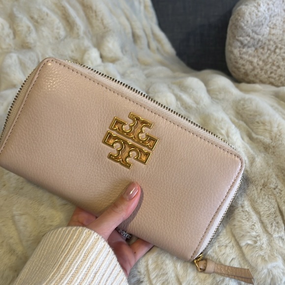 Tory Burch Natural Britten Zip Continental Wallet - Light blush pink - Picture 7 of 7